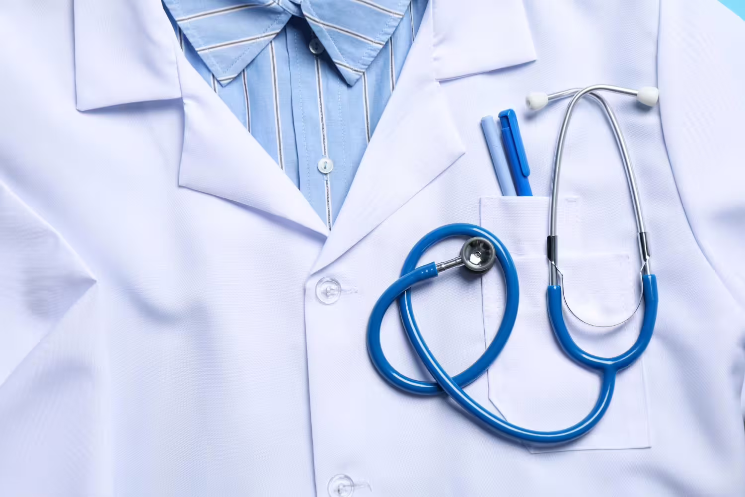 Wybielanie zębów olejem kokosowym – naturalna metoda na biały uśmiech - 2